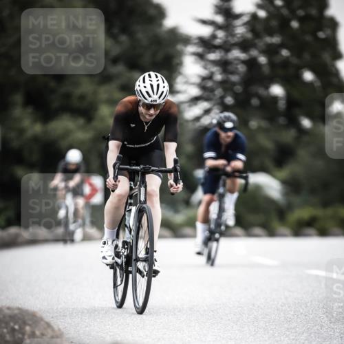 21.06.2026 - 29. Vierlanden-Triathlon H.Heesch http://msf.ph/oto/9850758 21.06.2026 10:27:15 Radfahren 24, 89, 101, 339, 378, 385, 486, 517 meine-sportfotos.de