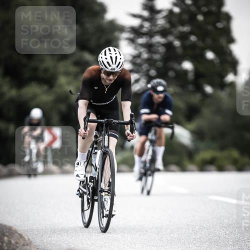 21.06.2026 - 29. Vierlanden-Triathlon H.Heesch http://msf.ph/oto/9850761 21.06.2026 10:27:15 Radfahren 24, 89, 101, 339, 378, 385, 486, 517 meine-sportfotos.de