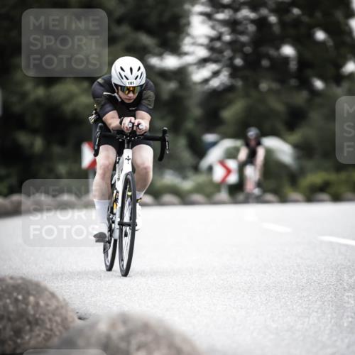 21.06.2026 - 29. Vierlanden-Triathlon H.Heesch http://msf.ph/oto/9850781 21.06.2026 10:27:18 Radfahren 24, 101, 223, 339, 378, 385, 391, 486, 513 meine-sportfotos.de