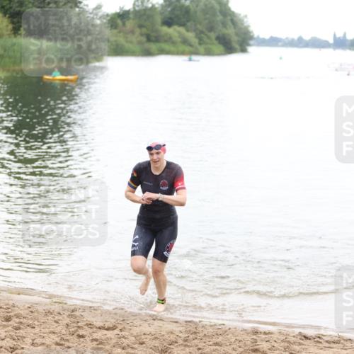 21.06.2026 - 29. Vierlanden-Triathlon Andreas Tolksdorf http://msf.ph/oto/9850795 21.06.2026 10:16:02 Schwimmen 587 meine-sportfotos.de
