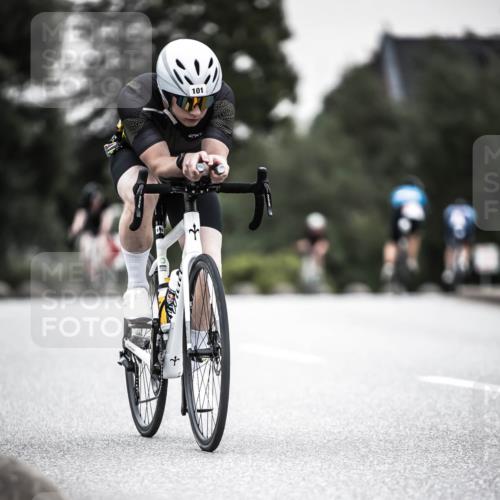 21.06.2026 - 29. Vierlanden-Triathlon H.Heesch http://msf.ph/oto/9850799 21.06.2026 10:27:19 Radfahren 10, 24, 101, 223, 298, 339, 378, 385, 391, 486, 513 meine-sportfotos.de