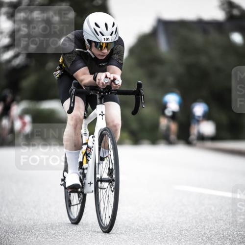 21.06.2026 - 29. Vierlanden-Triathlon H.Heesch http://msf.ph/oto/9850805 21.06.2026 10:27:19 Radfahren 10, 24, 101, 223, 298, 339, 378, 385, 391, 486, 513 meine-sportfotos.de