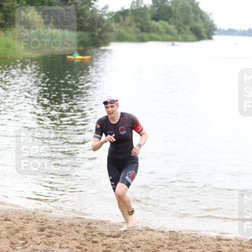 21.06.2026 - 29. Vierlanden-Triathlon Andreas Tolksdorf http://msf.ph/oto/9850807 21.06.2026 10:16:02 Schwimmen 587 meine-sportfotos.de