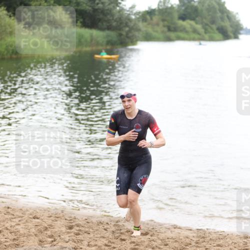 21.06.2026 - 29. Vierlanden-Triathlon Andreas Tolksdorf http://msf.ph/oto/9850819 21.06.2026 10:16:02 Schwimmen 587 meine-sportfotos.de
