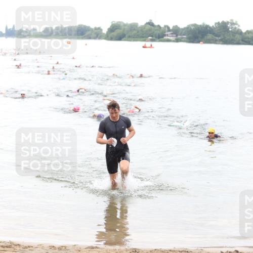 21.06.2026 - 29. Vierlanden-Triathlon Andreas Tolksdorf http://msf.ph/oto/9850841 21.06.2026 10:16:25 Schwimmen 383, 384, 441, 540 meine-sportfotos.de