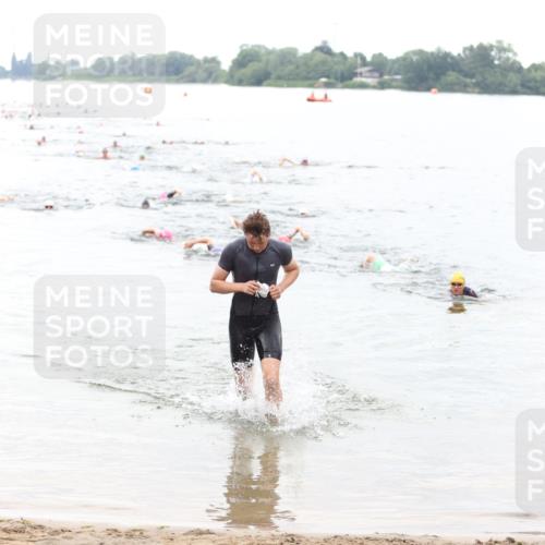 21.06.2026 - 29. Vierlanden-Triathlon Andreas Tolksdorf http://msf.ph/oto/9850846 21.06.2026 10:16:25 Schwimmen 383, 384, 441, 540 meine-sportfotos.de