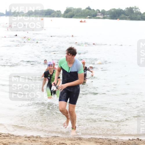 21.06.2026 - 29. Vierlanden-Triathlon Andreas Tolksdorf http://msf.ph/oto/9850878 21.06.2026 10:16:37 Schwimmen 384, 540, 577, 604, 613, 622 meine-sportfotos.de