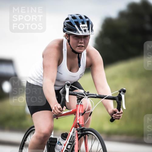 21.06.2026 - 29. Vierlanden-Triathlon H.Heesch http://msf.ph/oto/9851006 21.06.2026 10:28:04 Radfahren 267, 514, 585 meine-sportfotos.de