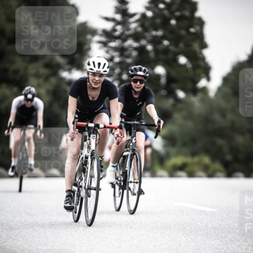 21.06.2026 - 29. Vierlanden-Triathlon H.Heesch http://msf.ph/oto/9851144 21.06.2026 10:28:27 Radfahren 4, 51, 55, 61, 78, 106, 197, 481, 561, 567, 574, 582, 590, 592, 606, 608, 616 meine-sportfotos.de