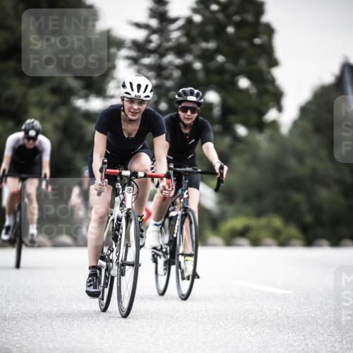21.06.2026 - 29. Vierlanden-Triathlon H.Heesch http://msf.ph/oto/9851145 21.06.2026 10:28:27 Radfahren 4, 51, 55, 61, 78, 106, 197, 481, 561, 567, 574, 582, 590, 592, 606, 608, 616 meine-sportfotos.de
