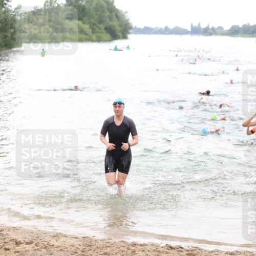 21.06.2026 - 29. Vierlanden-Triathlon Andreas Tolksdorf http://msf.ph/oto/9851156 21.06.2026 10:17:06 Schwimmen 386, 480, 488, 515, 521, 533, 591, 625 meine-sportfotos.de