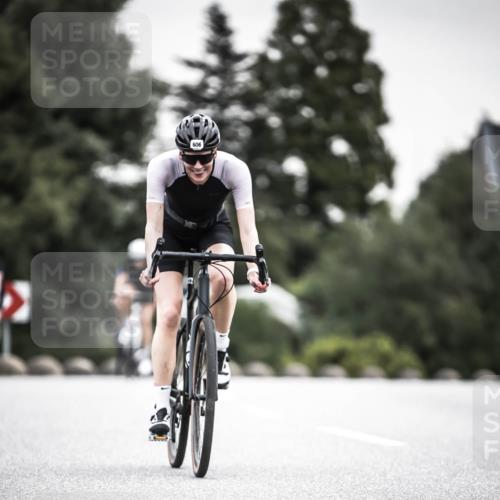 21.06.2026 - 29. Vierlanden-Triathlon H.Heesch http://msf.ph/oto/9851163 21.06.2026 10:28:29 Radfahren 4, 51, 55, 61, 78, 99, 106, 197, 387, 481, 535, 561, 574, 582, 592, 606, 608, 616 meine-sportfotos.de