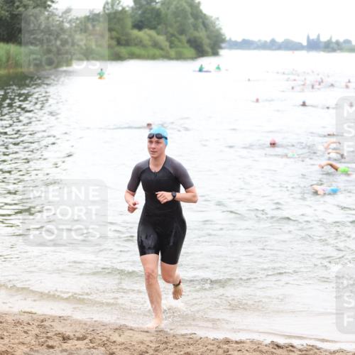 21.06.2026 - 29. Vierlanden-Triathlon Andreas Tolksdorf http://msf.ph/oto/9851164 21.06.2026 10:17:07 Schwimmen 386, 480, 488, 521, 533, 591, 602, 625 meine-sportfotos.de