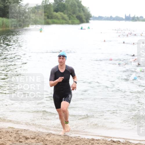 21.06.2026 - 29. Vierlanden-Triathlon Andreas Tolksdorf http://msf.ph/oto/9851169 21.06.2026 10:17:07 Schwimmen 386, 480, 488, 521, 533, 591, 602, 625 meine-sportfotos.de