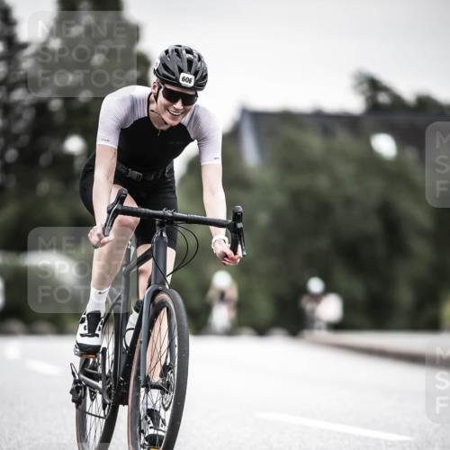 21.06.2026 - 29. Vierlanden-Triathlon H.Heesch http://msf.ph/oto/9851179 21.06.2026 10:28:29 Radfahren 4, 51, 55, 61, 78, 99, 106, 197, 387, 481, 535, 561, 574, 582, 592, 606, 608, 616 meine-sportfotos.de