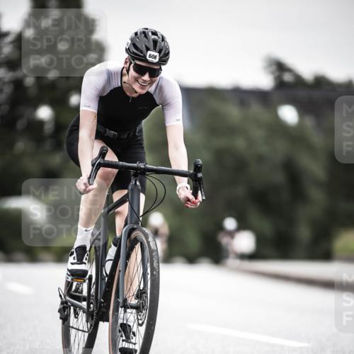 21.06.2026 - 29. Vierlanden-Triathlon H.Heesch http://msf.ph/oto/9851181 21.06.2026 10:28:29 Radfahren 4, 51, 55, 61, 78, 99, 106, 197, 387, 481, 535, 561, 574, 582, 592, 606, 608, 616 meine-sportfotos.de