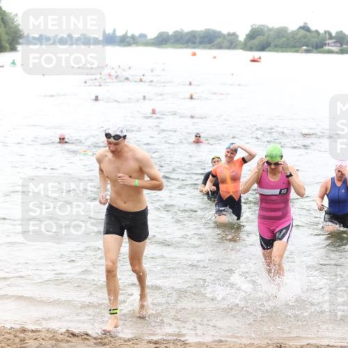 21.06.2026 - 29. Vierlanden-Triathlon Andreas Tolksdorf http://msf.ph/oto/9851190 21.06.2026 10:17:08 Schwimmen 386, 480, 488, 521, 530, 533, 574, 591, 602, 625 meine-sportfotos.de