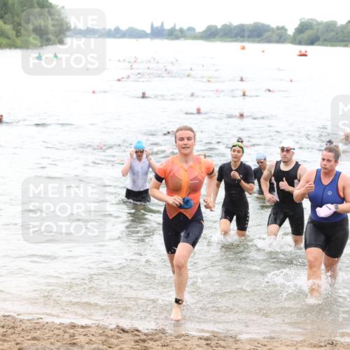 21.06.2026 - 29. Vierlanden-Triathlon Andreas Tolksdorf http://msf.ph/oto/9851229 21.06.2026 10:17:12 Schwimmen 386, 488, 521, 530, 533, 574, 585, 591, 602, 625 meine-sportfotos.de