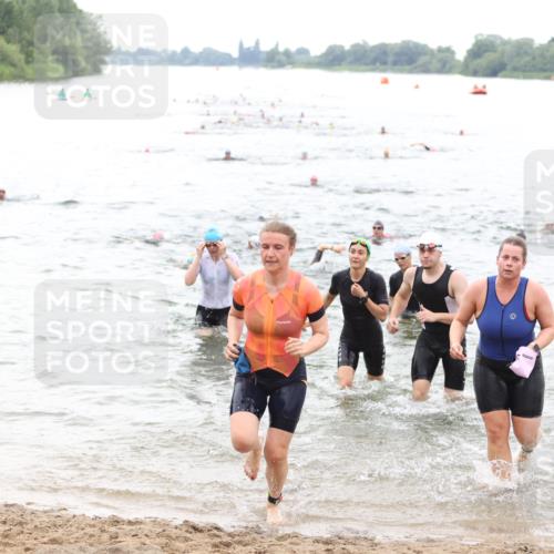 21.06.2026 - 29. Vierlanden-Triathlon Andreas Tolksdorf http://msf.ph/oto/9851240 21.06.2026 10:17:12 Schwimmen 386, 488, 521, 530, 533, 574, 585, 591, 602, 625 meine-sportfotos.de