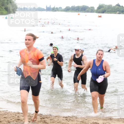 21.06.2026 - 29. Vierlanden-Triathlon Andreas Tolksdorf http://msf.ph/oto/9851254 21.06.2026 10:17:13 Schwimmen 386, 488, 521, 530, 533, 574, 585, 591, 599, 602, 625 meine-sportfotos.de