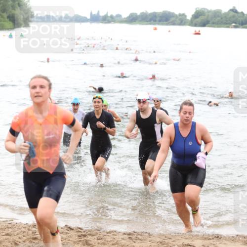 21.06.2026 - 29. Vierlanden-Triathlon Andreas Tolksdorf http://msf.ph/oto/9851263 21.06.2026 10:17:13 Schwimmen 386, 488, 521, 530, 533, 574, 585, 591, 599, 602, 625 meine-sportfotos.de