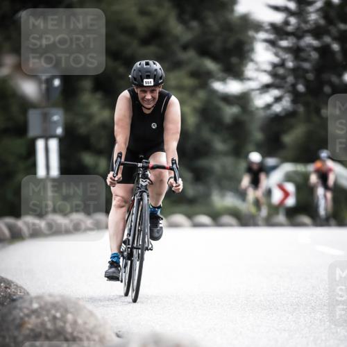 21.06.2026 - 29. Vierlanden-Triathlon H.Heesch http://msf.ph/oto/9851325 21.06.2026 10:28:52 Radfahren 27, 499, 551, 553, 619 meine-sportfotos.de