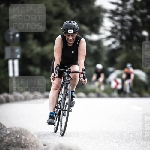 21.06.2026 - 29. Vierlanden-Triathlon H.Heesch http://msf.ph/oto/9851330 21.06.2026 10:28:52 Radfahren 27, 499, 551, 553, 619 meine-sportfotos.de