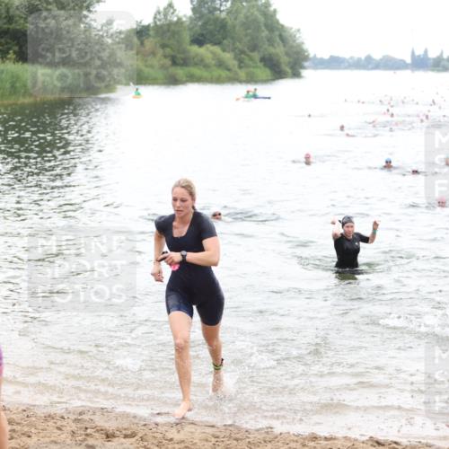 21.06.2026 - 29. Vierlanden-Triathlon Andreas Tolksdorf http://msf.ph/oto/9851384 21.06.2026 10:17:26 Schwimmen 369, 486, 517, 543, 567, 585, 599, 600 meine-sportfotos.de