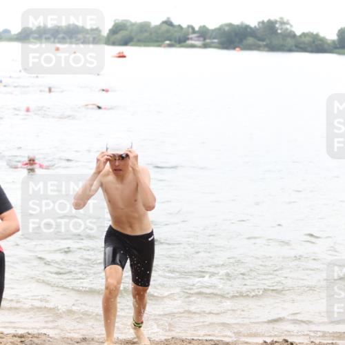 21.06.2026 - 29. Vierlanden-Triathlon Andreas Tolksdorf http://msf.ph/oto/9851398 21.06.2026 10:17:29 Schwimmen 353, 369, 486, 508, 517, 543, 567, 599, 600 meine-sportfotos.de