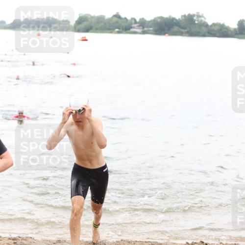 21.06.2026 - 29. Vierlanden-Triathlon Andreas Tolksdorf http://msf.ph/oto/9851399 21.06.2026 10:17:29 Schwimmen 353, 369, 486, 508, 517, 543, 567, 599, 600 meine-sportfotos.de