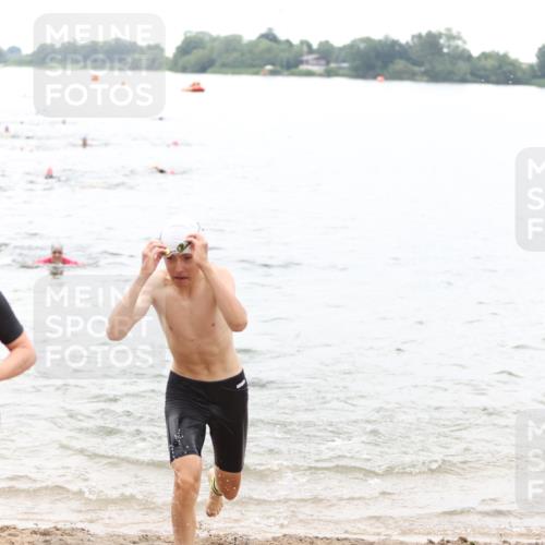 21.06.2026 - 29. Vierlanden-Triathlon Andreas Tolksdorf http://msf.ph/oto/9851402 21.06.2026 10:17:29 Schwimmen 353, 369, 486, 508, 517, 543, 567, 599, 600 meine-sportfotos.de