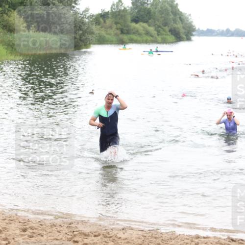 21.06.2026 - 29. Vierlanden-Triathlon Andreas Tolksdorf http://msf.ph/oto/9851423 21.06.2026 10:17:35 Schwimmen 353, 508, 575, 600 meine-sportfotos.de