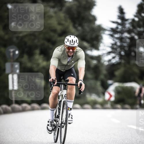 21.06.2026 - 29. Vierlanden-Triathlon H.Heesch http://msf.ph/oto/9851431 21.06.2026 12:02:43 Radfahren 760, 772, 806, 846, 869, 870, 878, 881, 892 meine-sportfotos.de