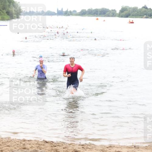 21.06.2026 - 29. Vierlanden-Triathlon Andreas Tolksdorf http://msf.ph/oto/9851437 21.06.2026 10:17:36 Schwimmen 353, 508, 575 meine-sportfotos.de