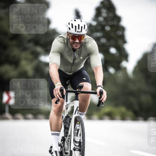 21.06.2026 - 29. Vierlanden-Triathlon H.Heesch http://msf.ph/oto/9851444 21.06.2026 12:02:44 Radfahren 760, 772, 806, 846, 869, 870, 881, 892 meine-sportfotos.de