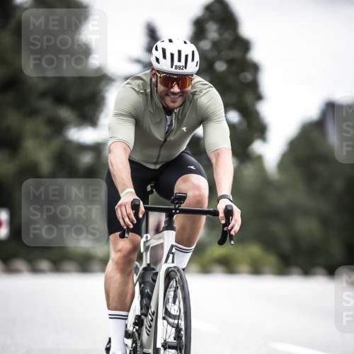 21.06.2026 - 29. Vierlanden-Triathlon H.Heesch http://msf.ph/oto/9851445 21.06.2026 12:02:44 Radfahren 760, 772, 806, 846, 869, 870, 881, 892 meine-sportfotos.de