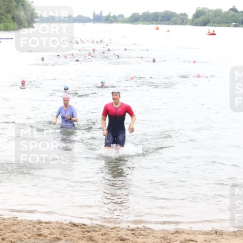 21.06.2026 - 29. Vierlanden-Triathlon Andreas Tolksdorf http://msf.ph/oto/9851446 21.06.2026 10:17:36 Schwimmen 353, 508, 575 meine-sportfotos.de