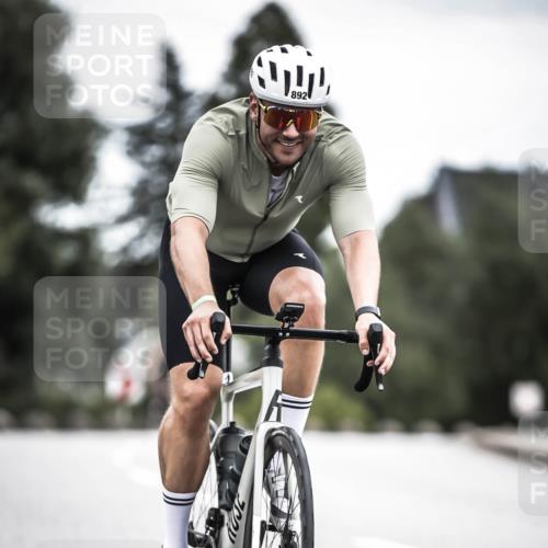 21.06.2026 - 29. Vierlanden-Triathlon H.Heesch http://msf.ph/oto/9851450 21.06.2026 12:02:44 Radfahren 760, 772, 806, 846, 869, 870, 881, 892 meine-sportfotos.de