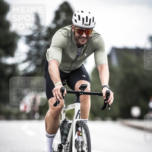 21.06.2026 - 29. Vierlanden-Triathlon H.Heesch http://msf.ph/oto/9851451 21.06.2026 12:02:44 Radfahren 760, 772, 806, 846, 869, 870, 881, 892 meine-sportfotos.de