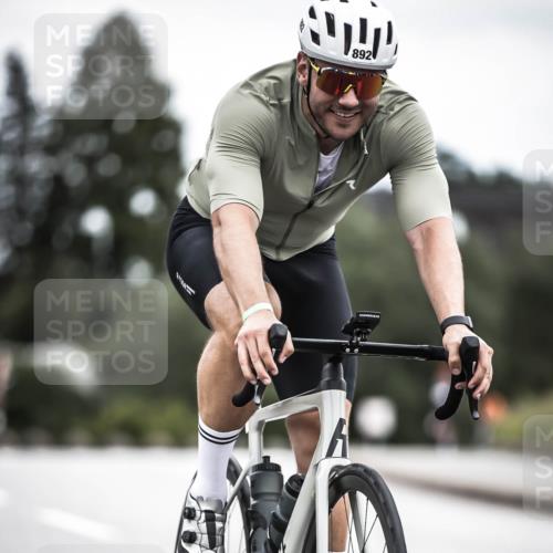 21.06.2026 - 29. Vierlanden-Triathlon H.Heesch http://msf.ph/oto/9851455 21.06.2026 12:02:44 Radfahren 760, 772, 806, 846, 869, 870, 881, 892 meine-sportfotos.de