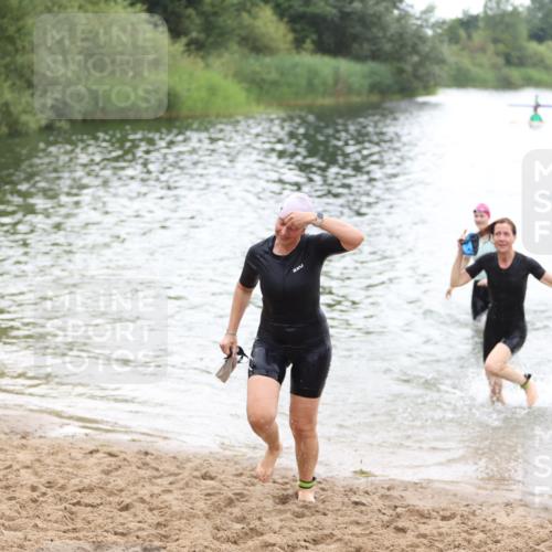 21.06.2026 - 29. Vierlanden-Triathlon Andreas Tolksdorf http://msf.ph/oto/9851493 21.06.2026 10:17:53 Schwimmen 481, 514, 553, 557, 563, 565 meine-sportfotos.de
