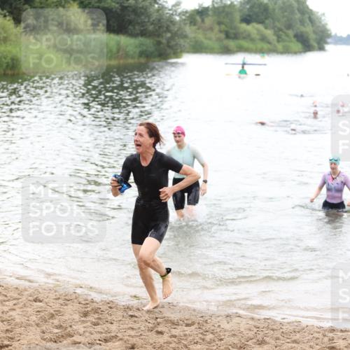 21.06.2026 - 29. Vierlanden-Triathlon Andreas Tolksdorf http://msf.ph/oto/9851513 21.06.2026 10:17:54 Schwimmen 481, 514, 553, 557, 563, 565 meine-sportfotos.de