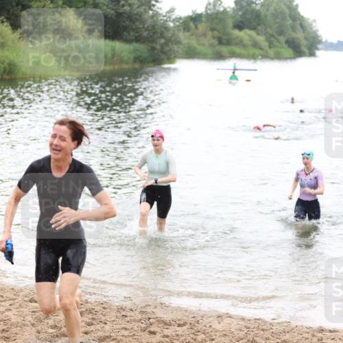 21.06.2026 - 29. Vierlanden-Triathlon Andreas Tolksdorf http://msf.ph/oto/9851521 21.06.2026 10:17:55 Schwimmen 481, 514, 553, 557, 563, 565 meine-sportfotos.de