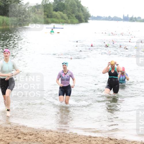 21.06.2026 - 29. Vierlanden-Triathlon Andreas Tolksdorf http://msf.ph/oto/9851536 21.06.2026 10:17:57 Schwimmen 481, 514, 553, 557, 563, 565 meine-sportfotos.de