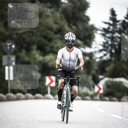 21.06.2026 - 29. Vierlanden-Triathlon H.Heesch http://msf.ph/oto/9851538 21.06.2026 12:03:36 Radfahren 6, 840 meine-sportfotos.de