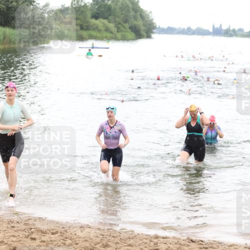 21.06.2026 - 29. Vierlanden-Triathlon Andreas Tolksdorf http://msf.ph/oto/9851539 21.06.2026 10:17:57 Schwimmen 481, 514, 553, 557, 563, 565 meine-sportfotos.de