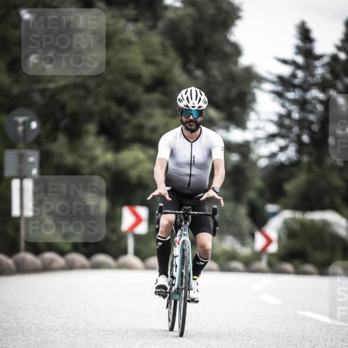 21.06.2026 - 29. Vierlanden-Triathlon H.Heesch http://msf.ph/oto/9851540 21.06.2026 12:03:36 Radfahren 6, 840 meine-sportfotos.de