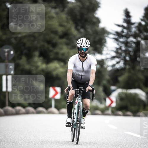 21.06.2026 - 29. Vierlanden-Triathlon H.Heesch http://msf.ph/oto/9851543 21.06.2026 12:03:36 Radfahren 6, 840 meine-sportfotos.de