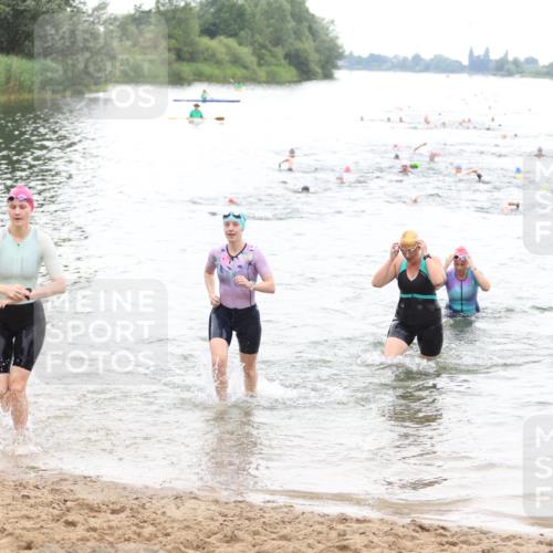 21.06.2026 - 29. Vierlanden-Triathlon Andreas Tolksdorf http://msf.ph/oto/9851544 21.06.2026 10:17:57 Schwimmen 481, 514, 553, 557, 563, 565 meine-sportfotos.de