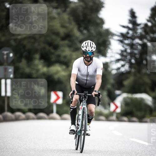 21.06.2026 - 29. Vierlanden-Triathlon H.Heesch http://msf.ph/oto/9851546 21.06.2026 12:03:36 Radfahren 6, 840 meine-sportfotos.de